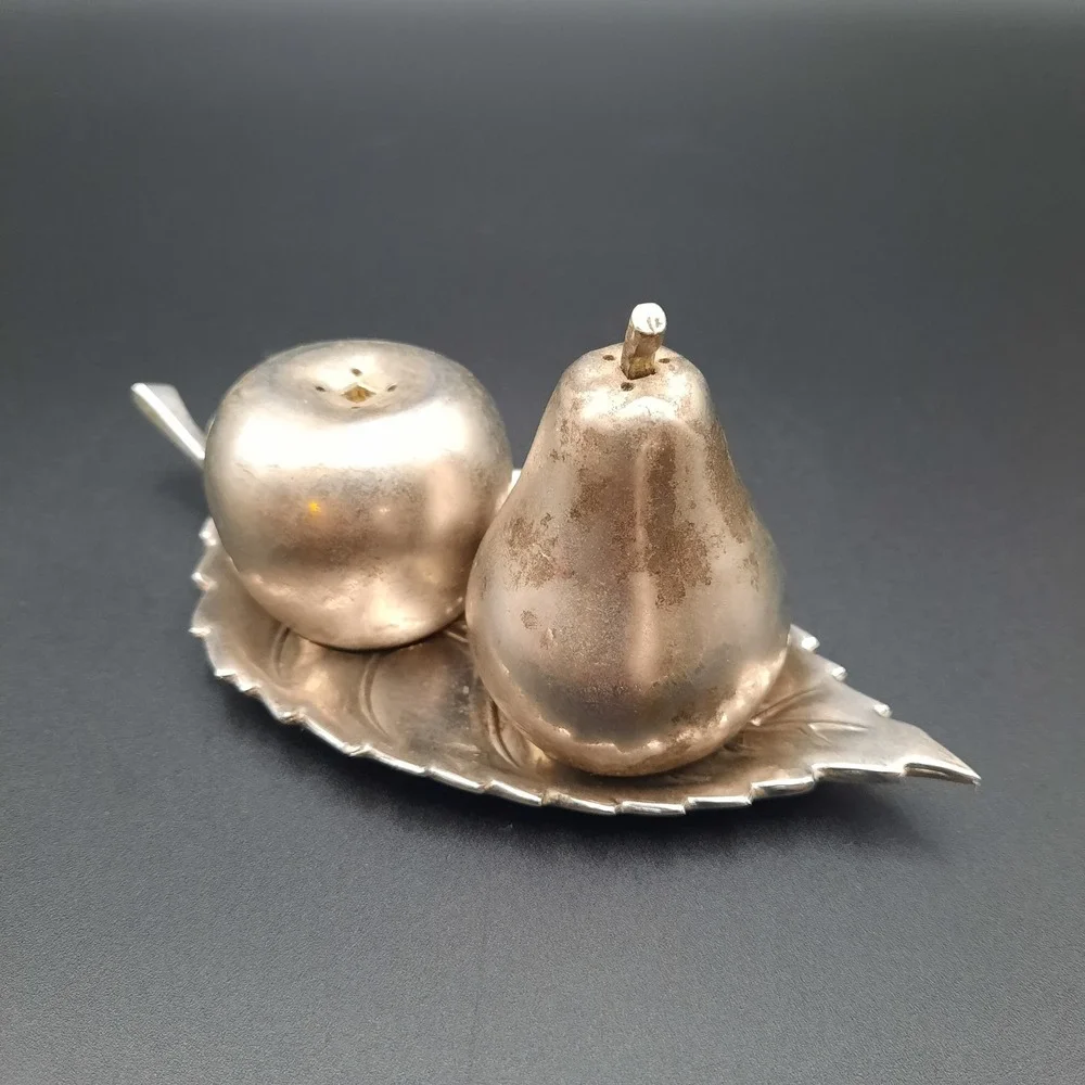 International Silver Company Leaf Tray with Apple & Pear‎ Shakers – Silverplate
